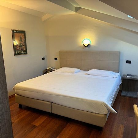 Jet Hotel Caselle Torinese Bagian luar foto